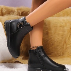 【本日または明日のみ】ボア ショートブーツ未使用の画像