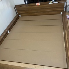 クイーンベッド　フレーム　マットレスの画像