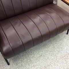 【ニトリのNシールド　ステイン2シリーズ】2人掛けソファ ラブソファ 合成皮革 Nシールド　ステイン2 ソファ　アイアンフレーム：ダークブラウンの画像