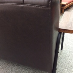 【ニトリのNシールド　ステイン2シリーズ】2人掛けソファ ラブソファ 合成皮革 Nシールド　ステイン2 ソファ　アイアンフレーム：ダークブラウンの画像