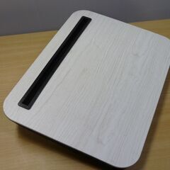 ひざ上クッション付きタブレットテーブルの画像