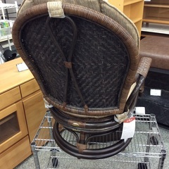【カザマの回転チェア】チェア カザマ　回転チェア　椅子　イス　布製クッション　ラタン：ダークブラウンの画像