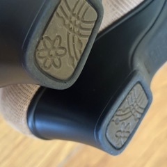 ピューフォートのビジューパンプスの画像