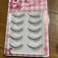 つけまつげの画像