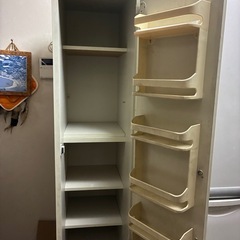 🌹キッチンストッカー高さ180センチ　食品庫　ランドリーストッカー　洗面所　キッチン　可動式棚板6枚　🌹の画像