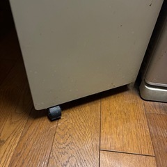 🌹キッチンストッカー高さ180センチ　食品庫　ランドリーストッカー　洗面所　キッチン　可動式棚板6枚　🌹の画像