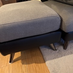 オットマン付きソファの画像