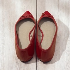 レッド フラット シューズ リボン ポインテッドの画像