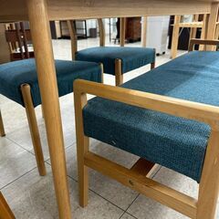 ★リユースのサカイ高崎店★TJ13494 (株)ニトリ ４人掛けダイニングセット ライトブラウン/青 H70×D80×W135 クリーニング済みの画像