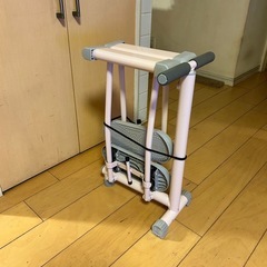 折りたたみ式 骨盤底筋・太もも筋トレーニングマシン - 調整可能な扶手、カウンター付き、スマホ・タブレットスタンド、エクササイズの画像