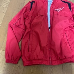 ツアーステージ赤ジャンパーゴルフの画像