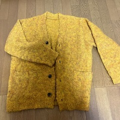 太めのセーターカーディガンの画像