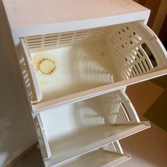 ★引き取り限定！もらってください★ランドリーボックス3段 の画像