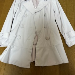 薄いピンクコートの画像