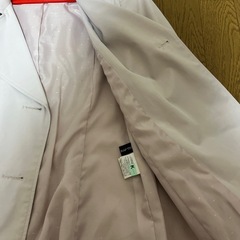 薄いピンクコートの画像