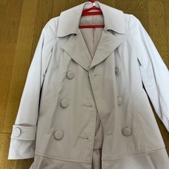 薄いピンクコートの画像