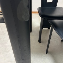 ダイニングテーブルの画像