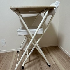 折り畳み机と椅子セットの画像