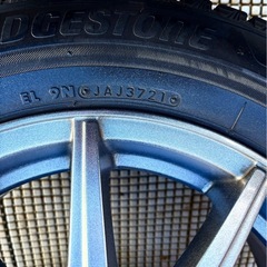 ★【ブリヂストンのスタッドレスタイヤ「ブリザック」とインターミラノの「Vエモーション」ブランドのホイール4本セット】の画像