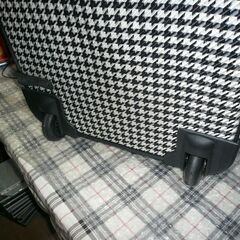 ユリエニタニ　車輪付きキャリーバックとショルダーバックの画像