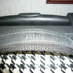 ユリエニタニ　車輪付きキャリーバックとショルダーバックの画像