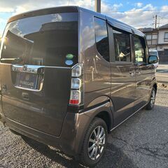 【総額コミコミ】広島発プライムゲート26年NBOX　4WD　GLパッケージ　車検令和９年５月２６日　4WD　★実走行７万ｋｍ★　純正ナビ　バックカメラ　地デジテレビ　ステアリングリモコン　左パワースライドドア　社外14インチアルミホイール　下回り防錆施工　スマートキー　プライバシーガラス　タイミングチェーン　ディーラー系オートオークション仕入　軽自動車　格安の画像