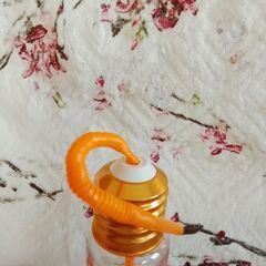 電球型ドリンクボトルの画像