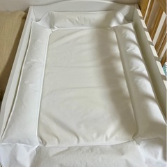 イケア　オムツ交換台の画像