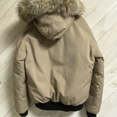 カナダグース  ラッセルパーカー　ベージュ ダウンジャケットの画像