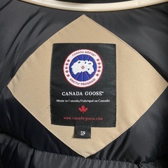 カナダグース  ラッセルパーカー　ベージュ ダウンジャケットの画像