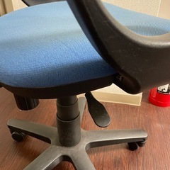 回転式オフィスチェアの画像