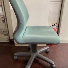 回転式オフィスチェアの画像