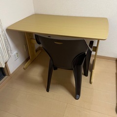 ダイニングテーブルの画像