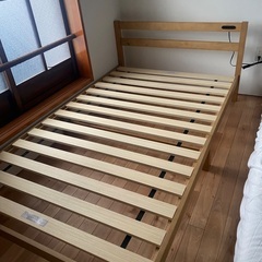 セミダブルベッドフレームの画像