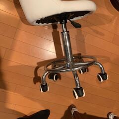 【美品】昇降式キャスター付スツール★白/ホワイト★ネイル/美容/カウンター/施術イスの画像