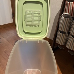 ペットフードストッカー　4kgの画像