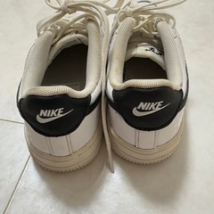 1200円】NIKE ナイキ キッズスニーカー（白×黒）の画像