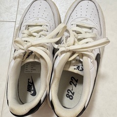 1200円】NIKE ナイキ キッズスニーカー（白×黒）の画像