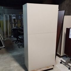 コクヨ　上下ガラス引き違い扉書庫『中古美品』の画像