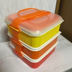 三段ランチボックスの画像
