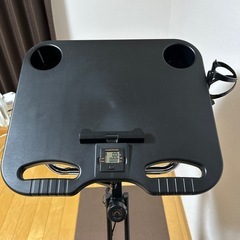 背もたれ・机付きエアロバイクの画像