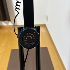 背もたれ・机付きエアロバイクの画像