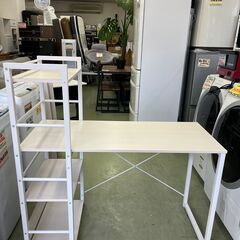 【リサイクルショップ ピカソ 小松原】🌈✨【棚付き‼️おしゃれデスクセット】収納ラック一体型✨ワークデスク＋回転チェア✨★5366★の画像