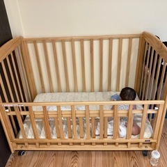 カトージ　ベビーベッドの画像