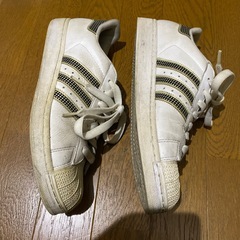 アディダス　スニーカーの画像