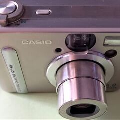 デジカメ　カシオ　　QV-Ｒ４ 充電器付きです。バッテリーなしの画像