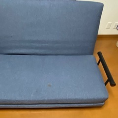 二人掛けソファーベッド、濃い青色
の画像