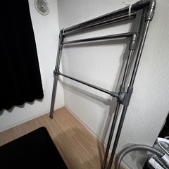 【取引中】伸縮式多機能布団干し物干しスタンドの画像