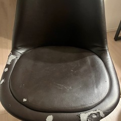 黒チェア2脚の画像
