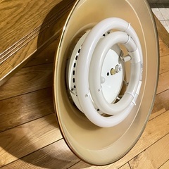 6畳〜8畳　蛍光灯タイプ　癒しの黄金色和風モダンライト　12/2廃棄の画像